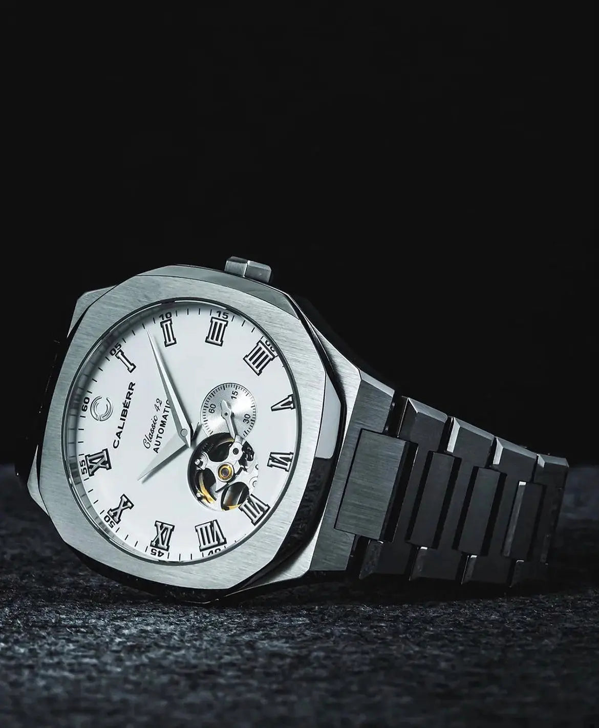 Classic 42 Stainless Steel Case White Dial Stainless Steel Band CALIBÉRR